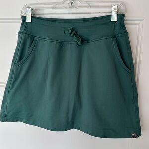 Title Nine Breakthrough short green S